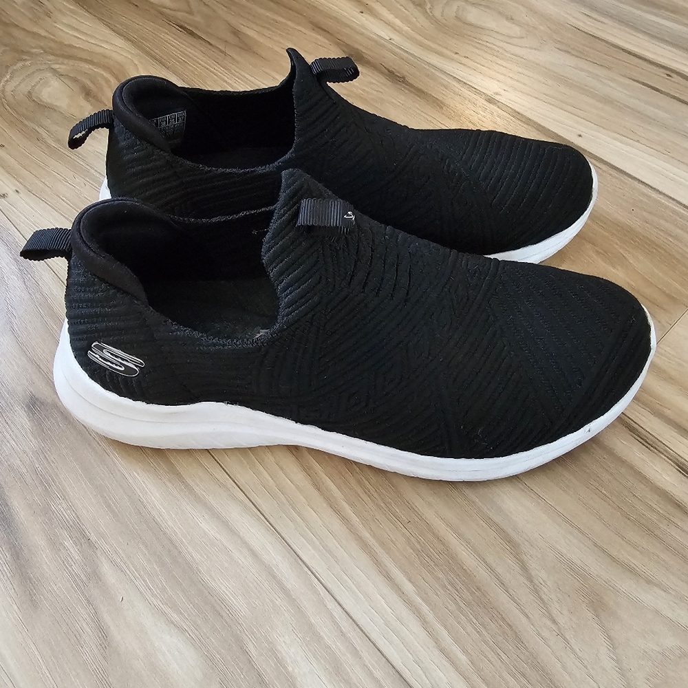 Sketchers,Ulta-Flex Memory Air-Cool Size 8, Women's,  Black, Slip-on, Ultra Flex